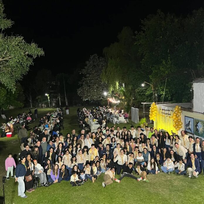 Aniversario Scout obsequio al Director de Cultura 1