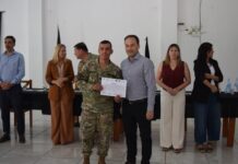 MUNICIPIO Y EJÉRCITO CONSOLIDAN SU ARTICULACIÓN CON LA ENTREGA DE CERTIFICADOS A NUEVOS CONDUCTORES MOTORISTAS Y AUXILIARES DE MÁQUINAS VIALES