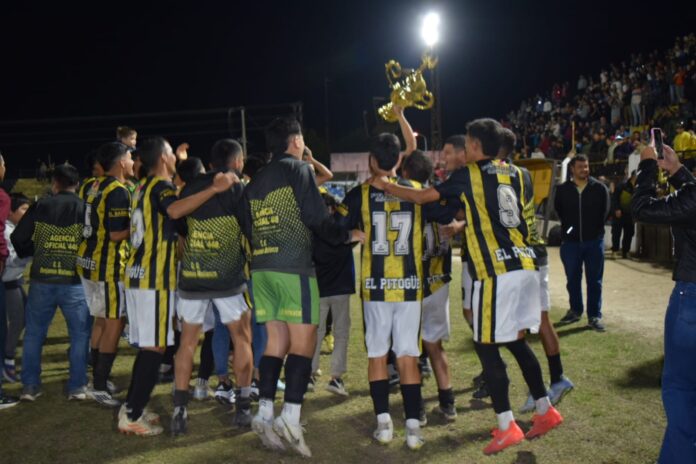 Matienzo campeon premiacion 6 vuelta olimpica