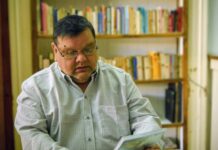 RAMON ORLANDO MENDOZA PRESENTA SUS DOS NUEVOS LIBROS EN UNA PEÑA LITERARIA Y MUSICAL