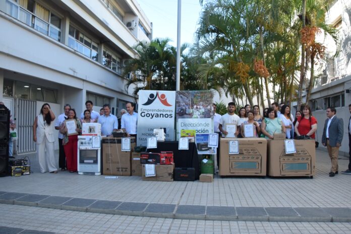 ENTREGA DE MICROCREDITOS (18)