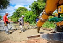 AVANZA LA PAVIMENTACIÓN DE LA ÚLTIMA CUADRA EN CALLE BRASIL