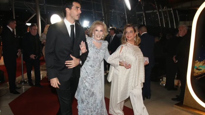 mirtha-legrand-con-su-nieto-nacho-viale-y-su-hija-marcela-tinayre-foto-movilpress-AV6D2ZCTT5B4DCQ4QGKYECKIXU