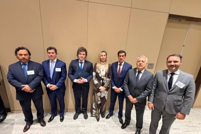 javier-milei-con-los-gobernadores-que-lo-AIBI47JDVVGOJAKRMCPCYRLKYA