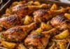 El secreto para hacer pollo al horno con papas doradas y súper jugoso