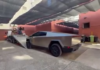 El Tesla Cybertruck del diputado de La Libertad Avanza que estaba estacionado en el Congreso fue remolcado por una grúa