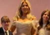 El look de Isabella Icardi en los Martín Fierro 2026 que se volvió viral: saco, corbata y una cartera de conejo