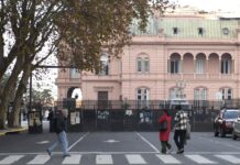 El Gobierno refuerza la seguridad de la Casa Rosada por el Indio Solari y coordina dónde realizar el velatorio