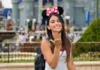 Guía de estilo por Antonela Roccuzzo: las claves de sus looks sporty para recorrer Disney