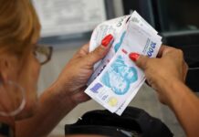 El salario mínimo vale menos que en 2001 y debería triplicarse para recuperar su poder de compra original