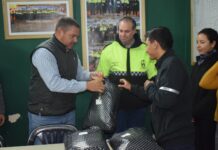 AGENTES DE TRÁNSITO RECIBIERON INDUMENTARIAS Y ELEMENTOS DE TRABAJO