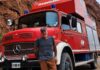Transformó un camión de bomberos alemán de 1977 en motorhome y en la ruta no solo encontró el amor sino que pudo sanar su mayor dolor