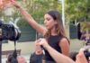 Una activista neofascista española realizó un saludo nazi frente a la Embajada de Marruecos
