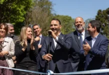 Valdés inicia el viaje a París para buscar inversiones industriales