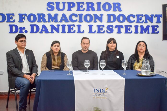 Apertura LIcienciatura en Educacion 1