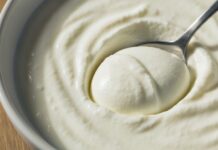 Los beneficios del yogur para el colesterol y la salud cardiovascular, según una experta de Harvard