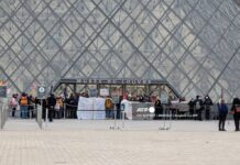 Estudiantes bloquean el acceso al museo del Louvre en apoyo a las protestas en Francia