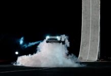 Tesla Roadster: cuánto cuesta y cuándo se podrá comprar el auto volador